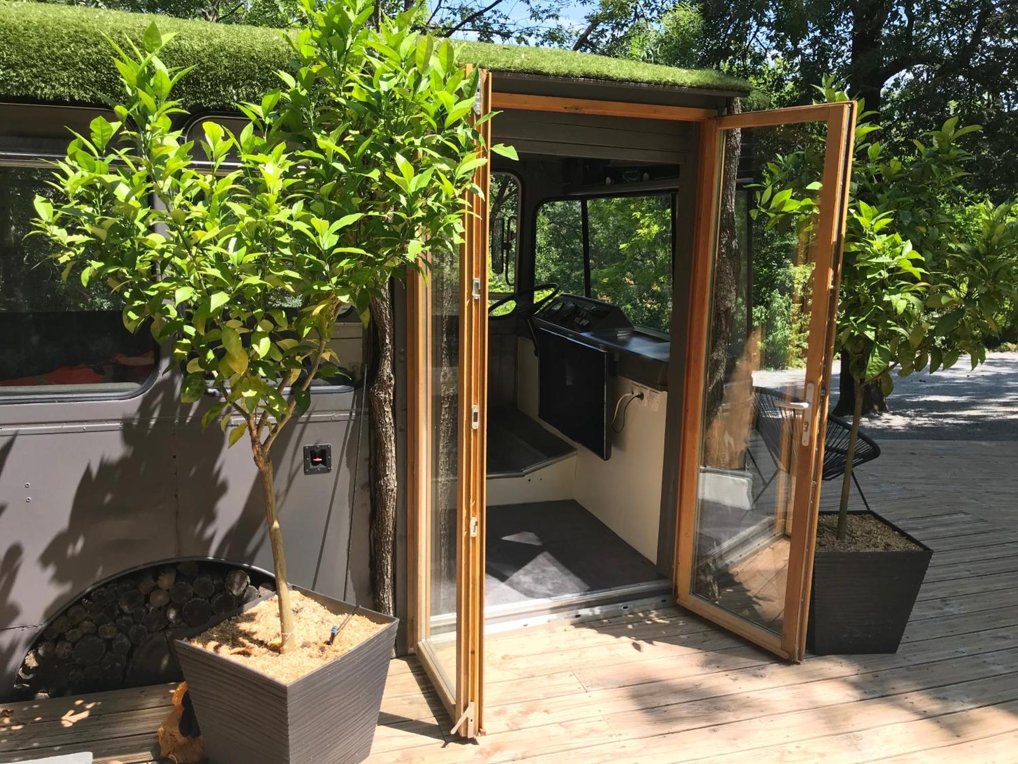 Bus Atypique Au Bord Du Canal Du Midi Et Au Coeur D'Une Foret 2 Chambres Villepinte (Aude) Exterior foto